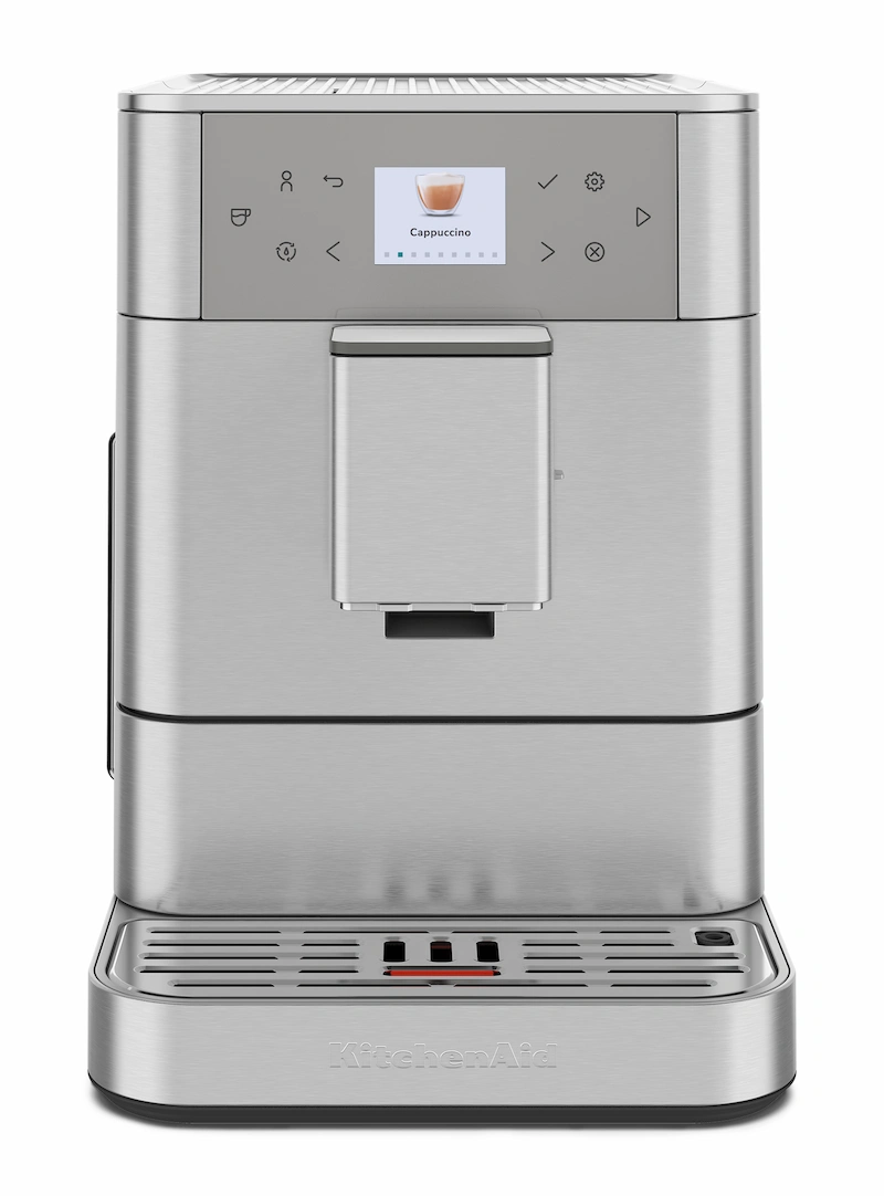 Panel frontal de la cafetera KitchenAid KF6 con la receta de cappuccino seleccionada en su pantalla digital.