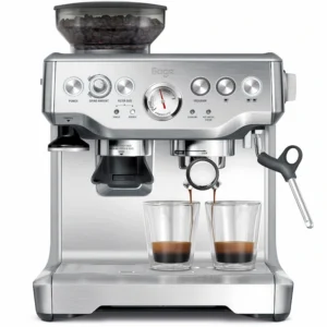 Café de especialidad Café Lindo siendo preparado en una máquina Sage Barista Express, extracción perfecta de espresso.